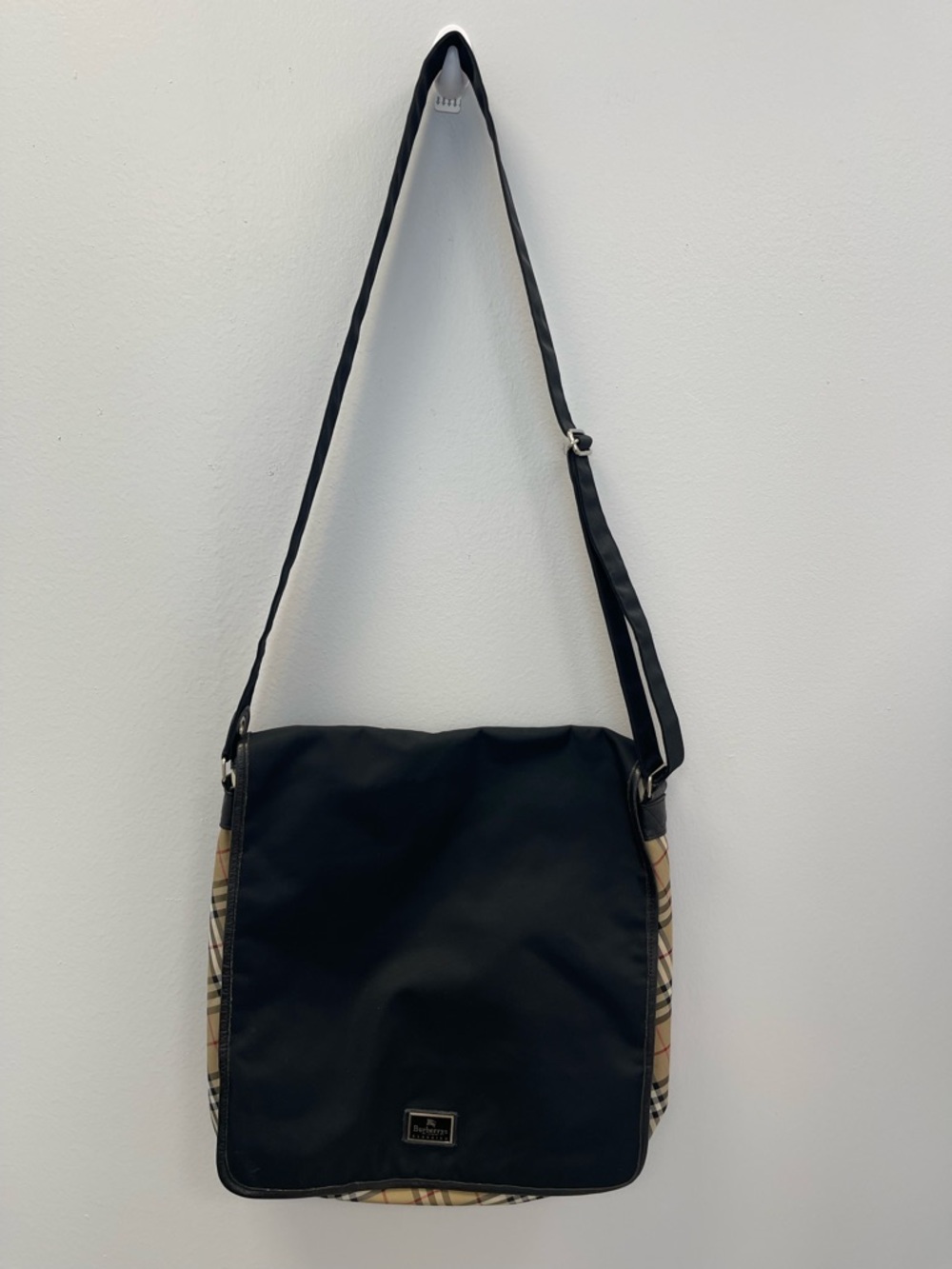 Burberry Vintage Nova Check Nylon/Leather Messenger Bag - Preowned - Picture 3 of 16
